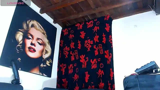 Snapshot of licy_blonde_hot chatting on 06-24-26, 10:14 licy blonde hot online show from 06-24-26, 10:14