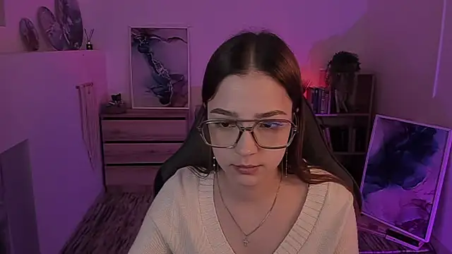 PamBeesly online show from 02-01-25, 08:18