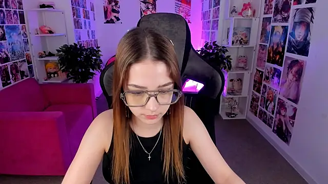 PamBeesly online show from 03-01-25, 08:02