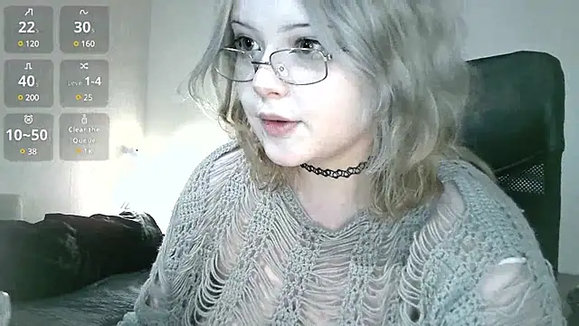 Snapshot of Electro_doll chatting on 02-23-25, 01:42 Electro doll online show from 02-23-25, 01:42