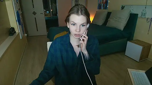 ReginaSparkle online show from 10-24-25, 05:53