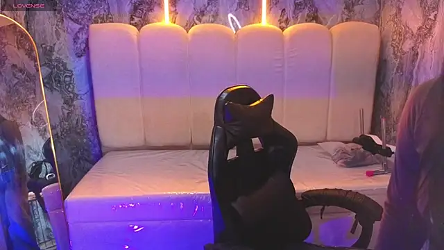 Snapshot of Paulette_v chatting on 07-16-26, 01:06 Paulette v online show from 07-16-26, 01:06