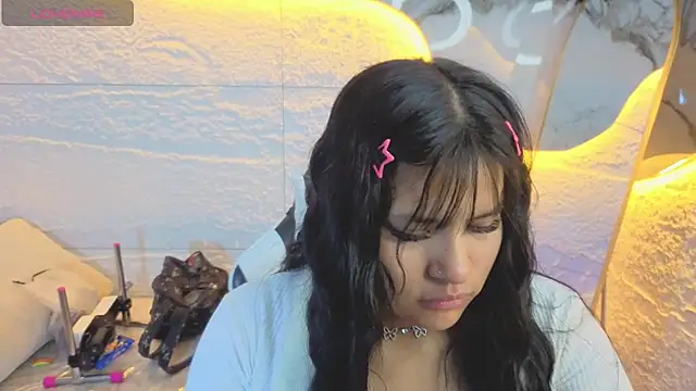 Snapshot of Paulette_v chatting on 07-18-26, 01:04 Paulette v online show from 07-18-26, 01:04