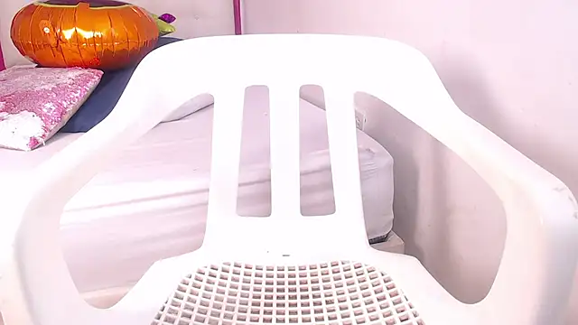 tinyy whore18 online show from 11-04-25, 03:44