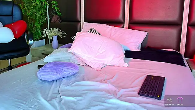 Bella Smiith  online show from 02-18-25, 01:32