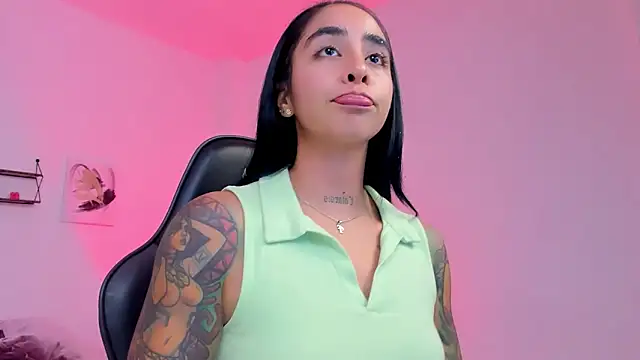 sophierooy22 online show from 03-18-26, 02:37