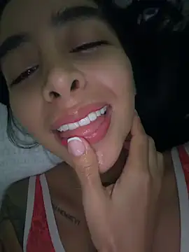 Snapshot of sophierooy22 chatting on 06-25-26, 10:03 sophierooy22 online show from 06-25-26, 10:03