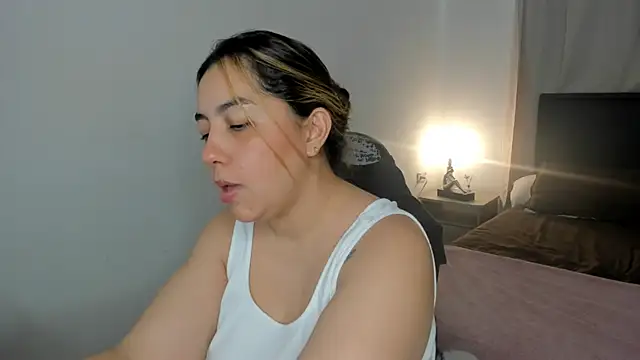 brithany olson25 online show from 04-15-26, 06:37