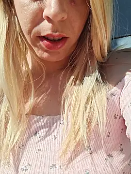 SweetyNinaOff1 online show from 04-08-26, 09:42