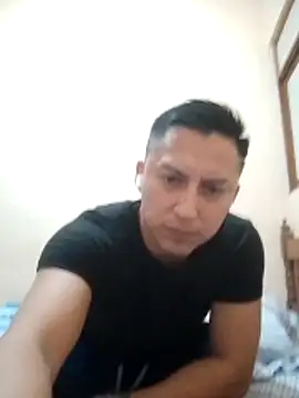 Snapshot of LuisMex1998 chatting on 10-24-25, 01:46 LuisMex1998 online show from 10-24-25, 01:46