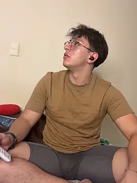 Snapshot of Amon__ashford chatting on 01-25-25, 01:32 Amon ashford online show from 01-25-25, 01:32