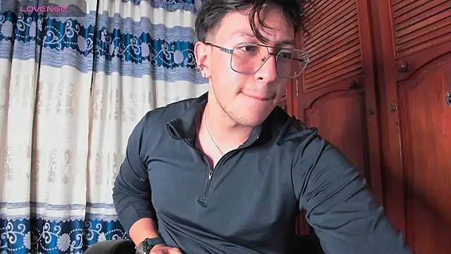 Snapshot of Amon__ashford chatting on 02-12-26, 03:23 Amon ashford online show from 02-12-26, 03:23