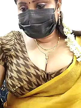 Snapshot of Queenflowerr chatting on 01-26-25, 06:48 Queenflowerr online show from 01-26-25, 06:48