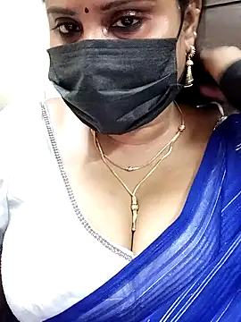 Snapshot of Queenflowerr chatting on 01-29-25, 08:51 Queenflowerr online show from 01-29-25, 08:51