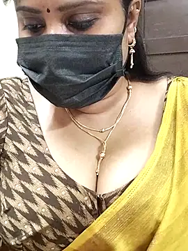 Snapshot of Queenflowerr chatting on 02-17-25, 10:18 Queenflowerr online show from 02-17-25, 10:18