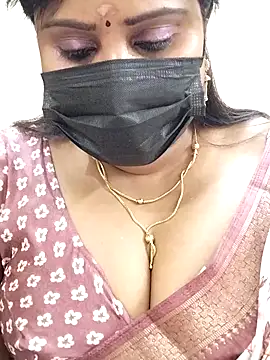 Snapshot of Queenflowerr chatting on 02-26-25, 03:41 Queenflowerr online show from 02-26-25, 03:41