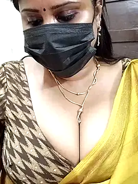 Snapshot of Queenflowerr chatting on 03-04-25, 10:35 Queenflowerr online show from 03-04-25, 10:35