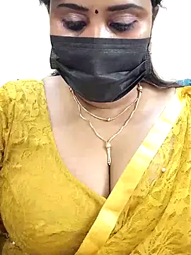 Snapshot of Queenflowerr chatting on 03-10-25, 06:45 Queenflowerr online show from 03-10-25, 06:45