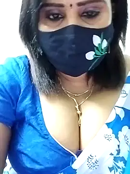 Snapshot of Queenflowerr chatting on 09-10-25, 05:02 Queenflowerr online show from 09-10-25, 05:02