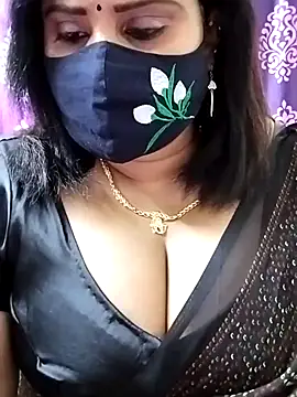 Snapshot of Queenflowerr chatting on 09-28-25, 05:51 Queenflowerr online show from 09-28-25, 05:51