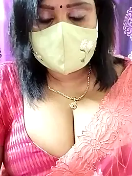 Snapshot of Queenflowerr chatting on 10-25-25, 05:08 Queenflowerr online show from 10-25-25, 05:08