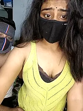 Snapshot of Love-N chatting on 11-04-25, 05:23 Love-N online show from 11-04-25, 05:23