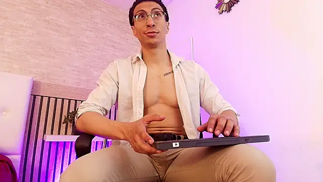 ApoloCruz online show from 12-05-25, 04:21