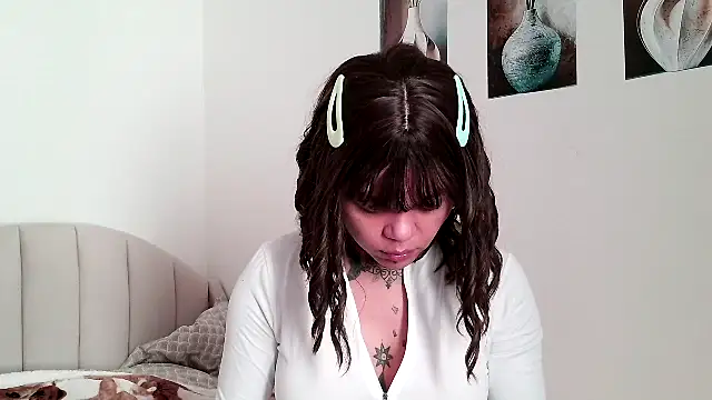 Snapshot of serena__vedette chatting on 05-19-26, 07:58 serena vedette online show from 05-19-26, 07:58