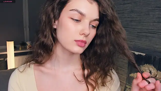 Snapshot of FloraDobb chatting on 03-08-25, 11:07 FloraDobb online show from 03-08-25, 11:07
