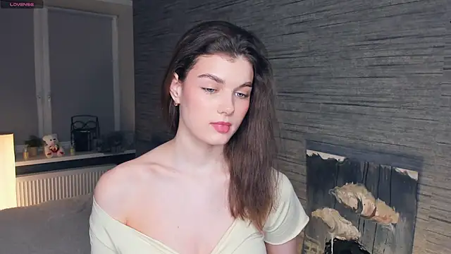 Snapshot of FloraDobb chatting on 03-09-25, 10:41 FloraDobb online show from 03-09-25, 10:41