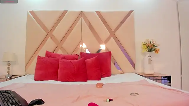 Snapshot of taliarussel chatting on 03-05-25, 10:21 taliarussel online show from 03-05-25, 10:21