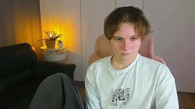 Snapshot of DemianEnglen chatting on 04-06-26, 02:29 DemianEnglen online show from 04-06-26, 02:29