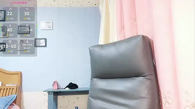 Snapshot of ManMan-520 chatting on 11-17-25, 08:36 ManMan-520 online show from 11-17-25, 08:36