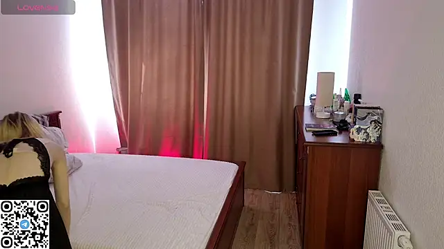 LynetHakes online show from 04-15-26, 06:20