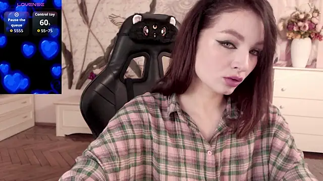 BritneyBarker online show from 11-12-25, 09:58