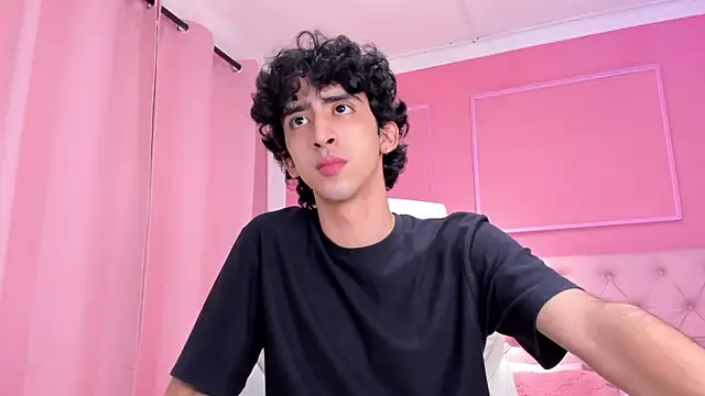 Snapshot of Alezzandro_ chatting on 02-04-25, 02:32 Alezzandro online show from 02-04-25, 02:32