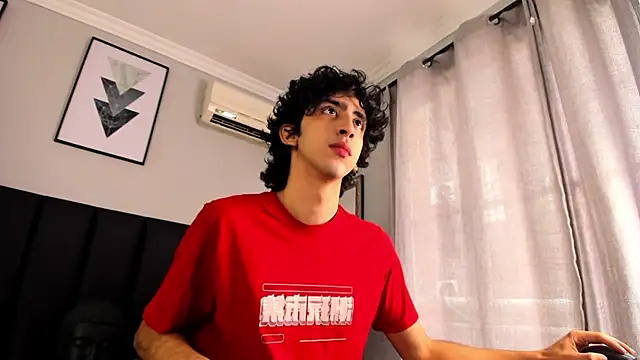 Snapshot of Alezzandro_ chatting on 03-06-25, 01:57 Alezzandro online show from 03-06-25, 01:57