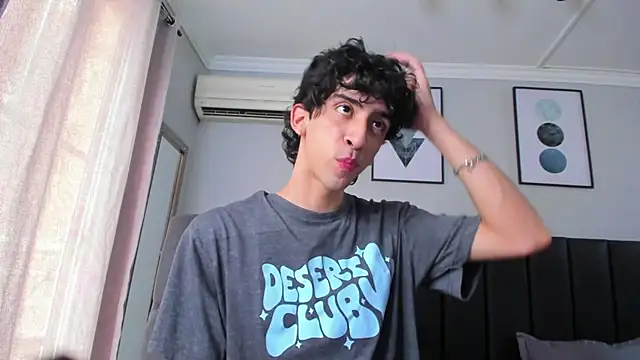 Snapshot of Alezzandro_ chatting on 03-13-25, 01:40 Alezzandro online show from 03-13-25, 01:40