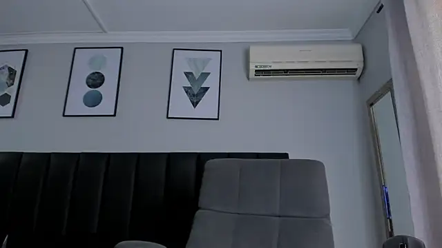 Snapshot of Alezzandro_ chatting on 03-21-25, 01:23 Alezzandro online show from 03-21-25, 01:23