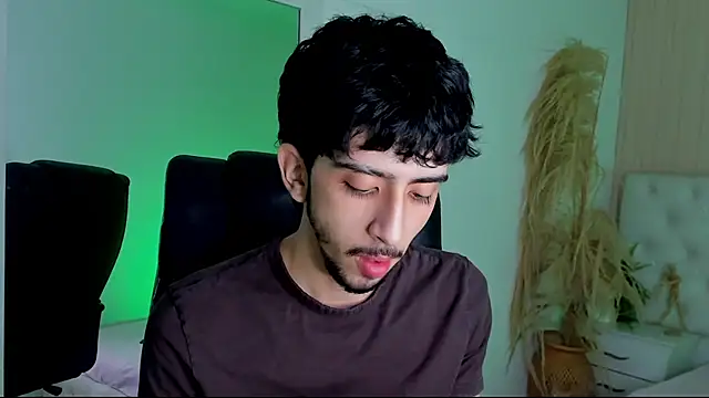 Snapshot of Alezzandro_ chatting on 09-12-25, 08:31 Alezzandro online show from 09-12-25, 08:31