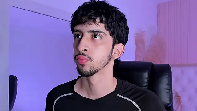 Snapshot of Alezzandro_ chatting on 09-15-25, 08:31 Alezzandro online show from 09-15-25, 08:31