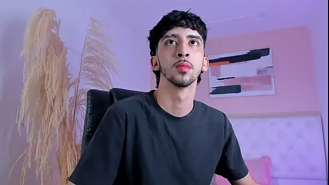 Snapshot of Alezzandro_ chatting on 09-21-25, 08:54 Alezzandro online show from 09-21-25, 08:54