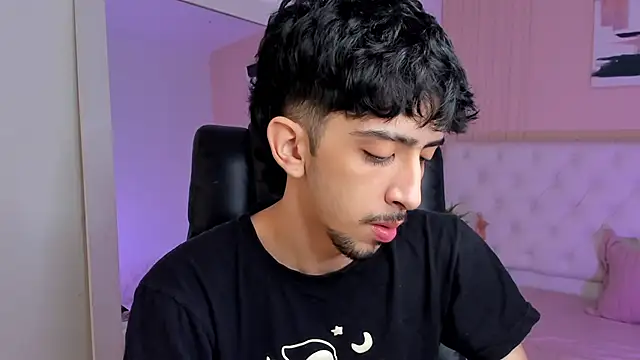 Snapshot of Alezzandro_ chatting on 09-27-25, 09:09 Alezzandro online show from 09-27-25, 09:09