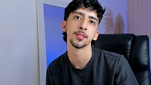 Snapshot of Alezzandro_ chatting on 09-29-25, 08:24 Alezzandro online show from 09-29-25, 08:24