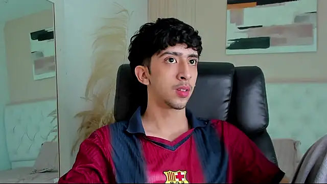 Snapshot of Alezzandro_ chatting on 10-09-25, 09:13 Alezzandro online show from 10-09-25, 09:13