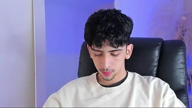 Snapshot of Alezzandro_ chatting on 10-10-25, 08:08 Alezzandro online show from 10-10-25, 08:08