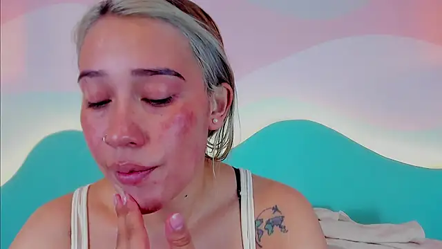 Lannajansen online show from 10-30-25, 03:35