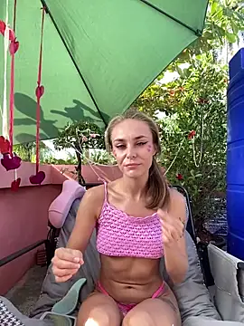 Snapshot of White_Lu chatting on 02-14-26, 02:30 White Lu online show from 02-14-26, 02:30