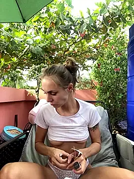 Snapshot of White_Lu chatting on 02-19-26, 02:07 White Lu online show from 02-19-26, 02:07