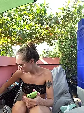 Snapshot of White_Lu chatting on 02-24-26, 02:20 White Lu online show from 02-24-26, 02:20